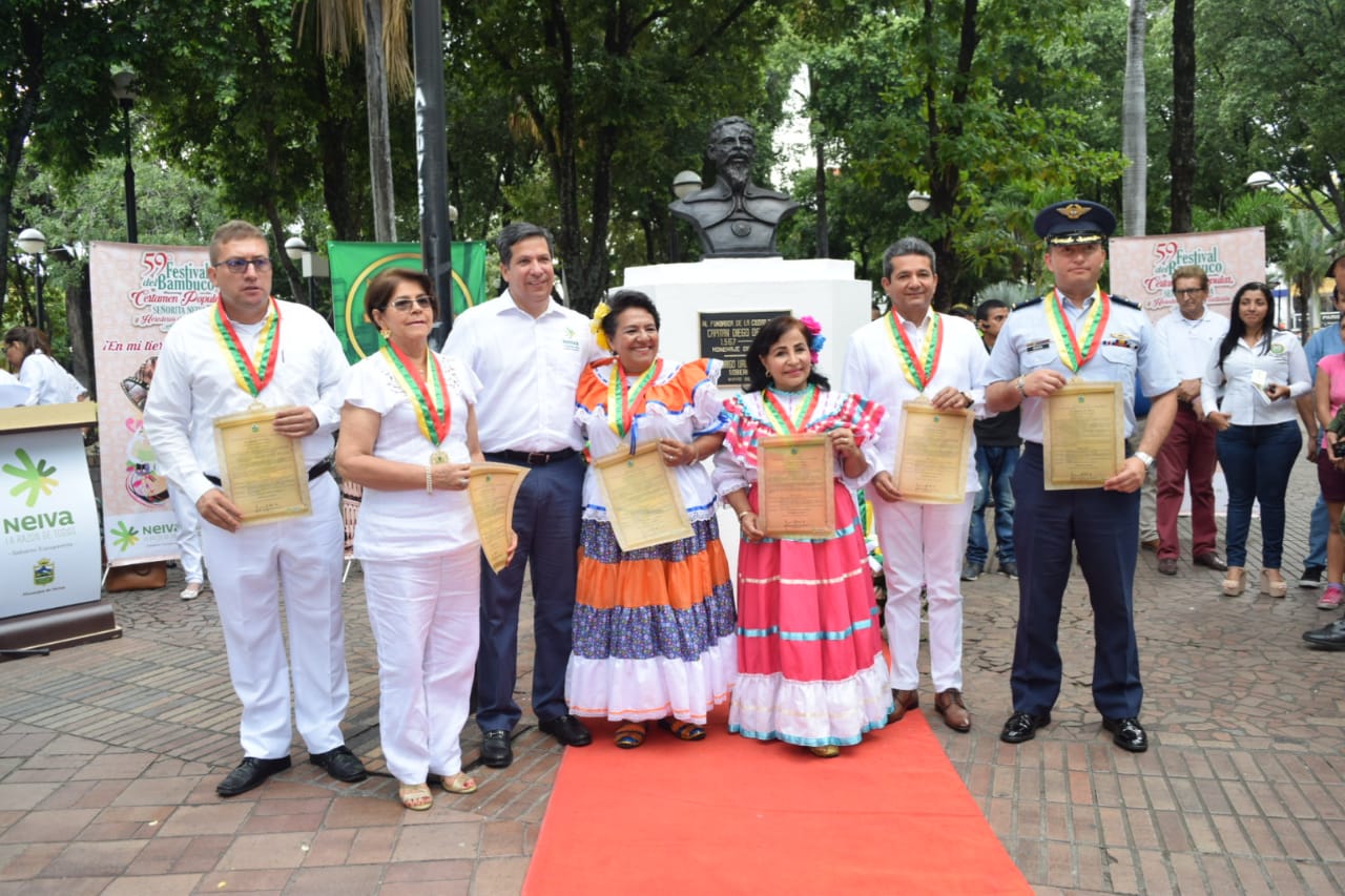 Se entregaron medalla y exaltaciones especiales a personajes que se han destacado en la ciudad de Neiva; el Mérito Cultural dueto Cantar Popular, Rosalba Montilla Charry y María Isabel Cuenca Hernández